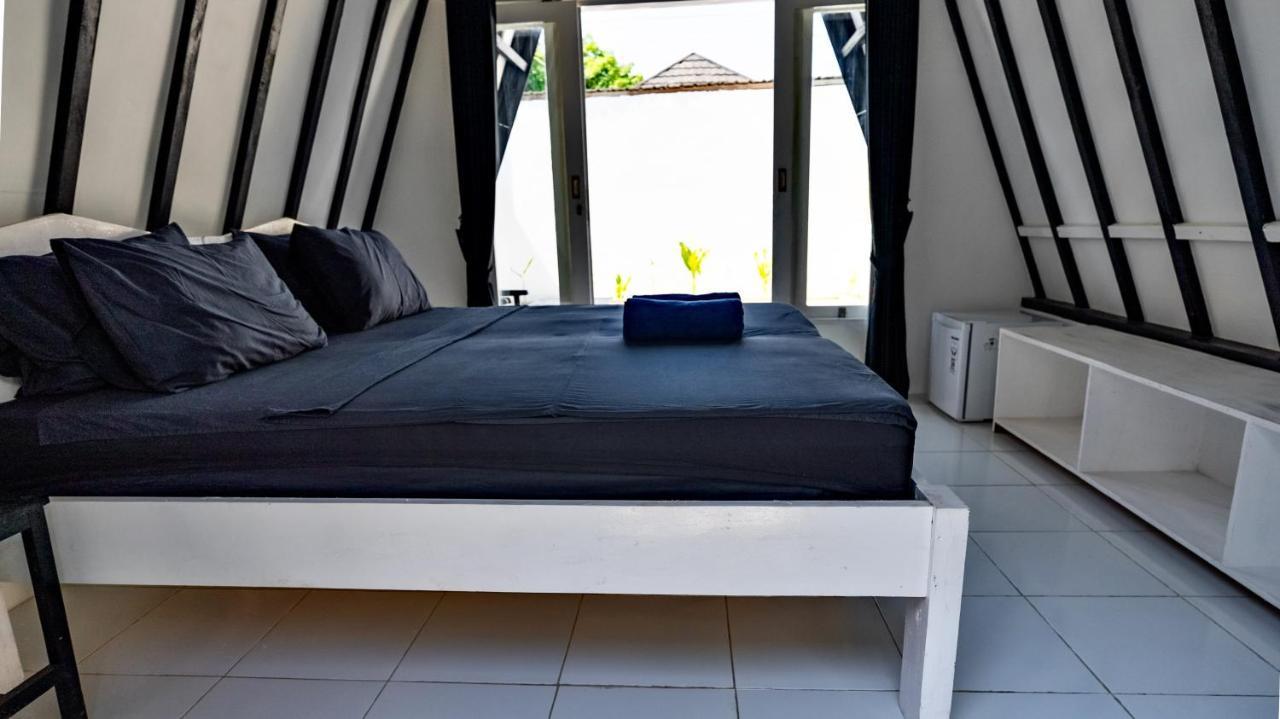 Sanctum Dive Bungalows With Private Pool Gili Trawangan Exterior photo