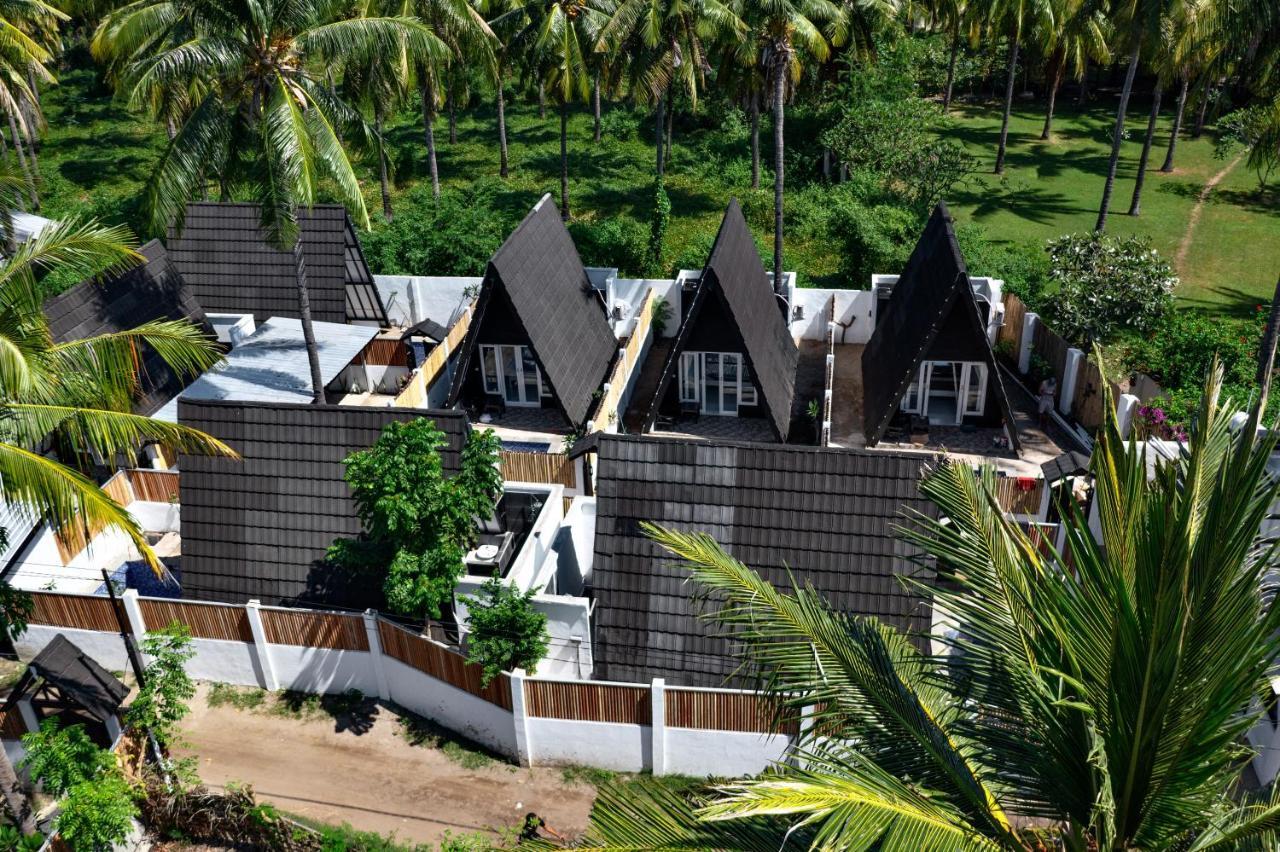 Sanctum Dive Bungalows With Private Pool Gili Trawangan Exterior photo